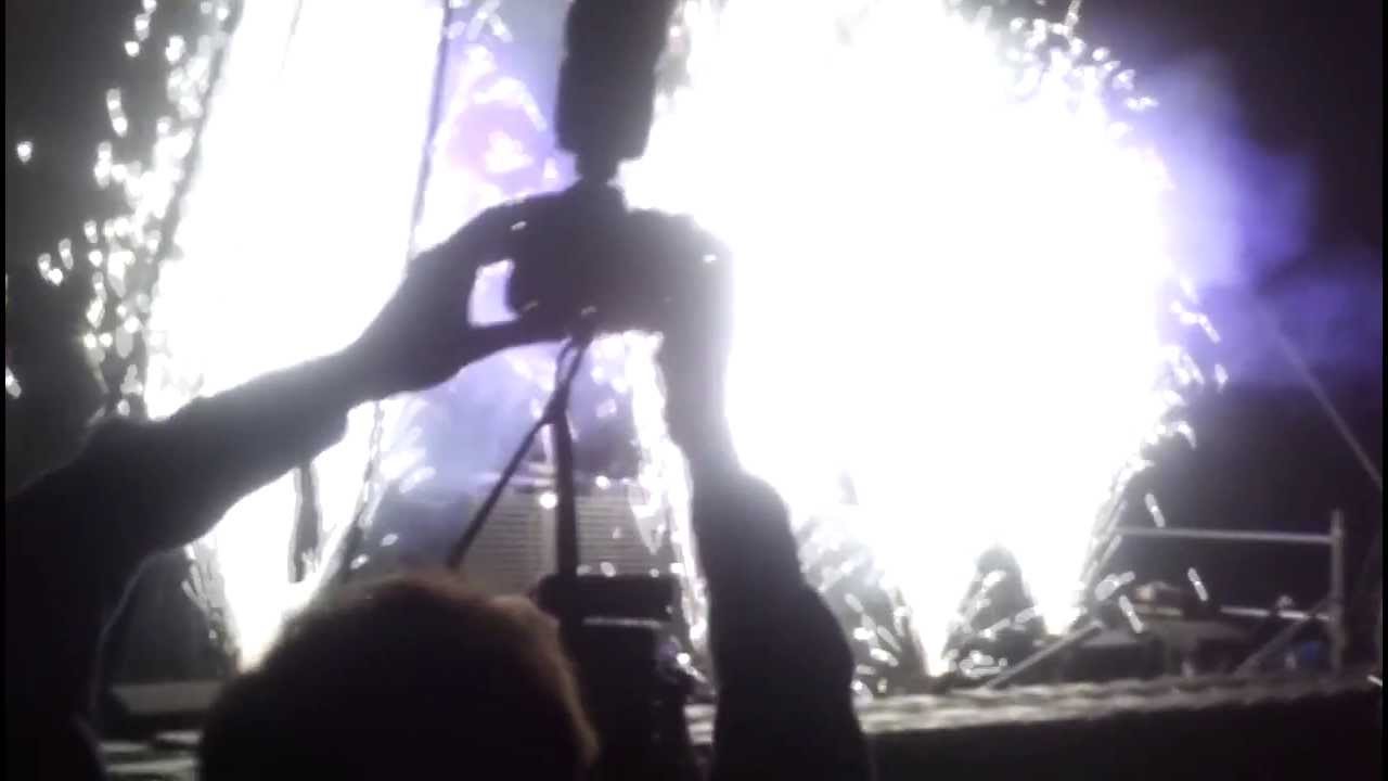 Above and Beyond (Fan Footage - Live at Creamfields 2013)