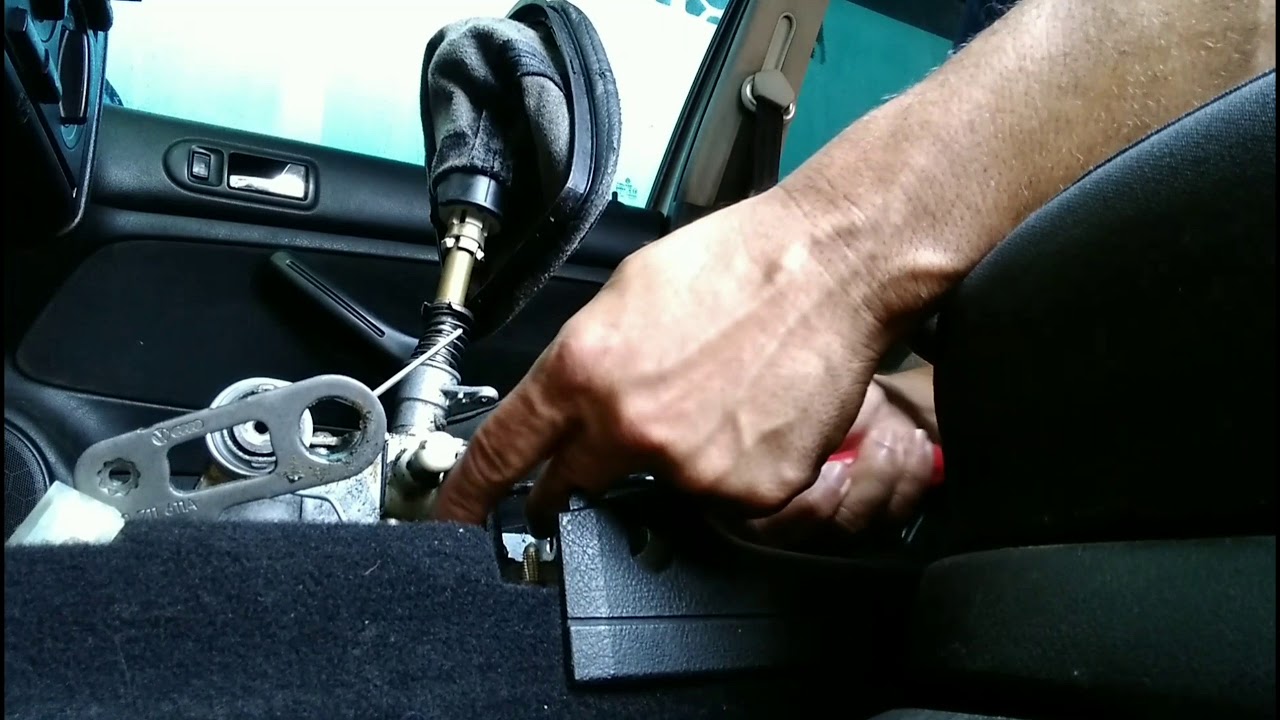 Como trocar as buchas do trambulador do golf Sapão