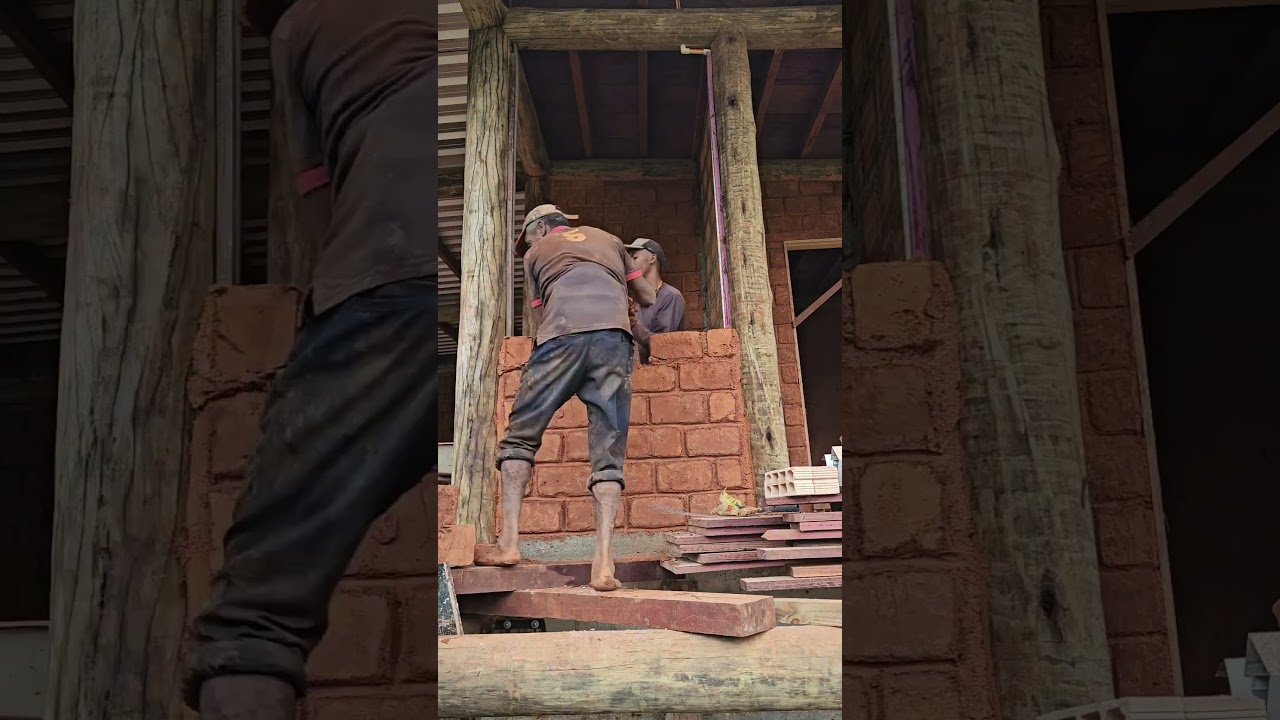 como preparar o barro pra levantar parede de adobe #pedreiro #constru&ccedil;&atilde;o #obra #reforma
