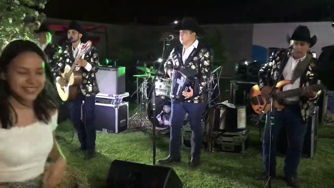 Popurri De Cumbias De Traileros Del Norte - ATRAILERADOS