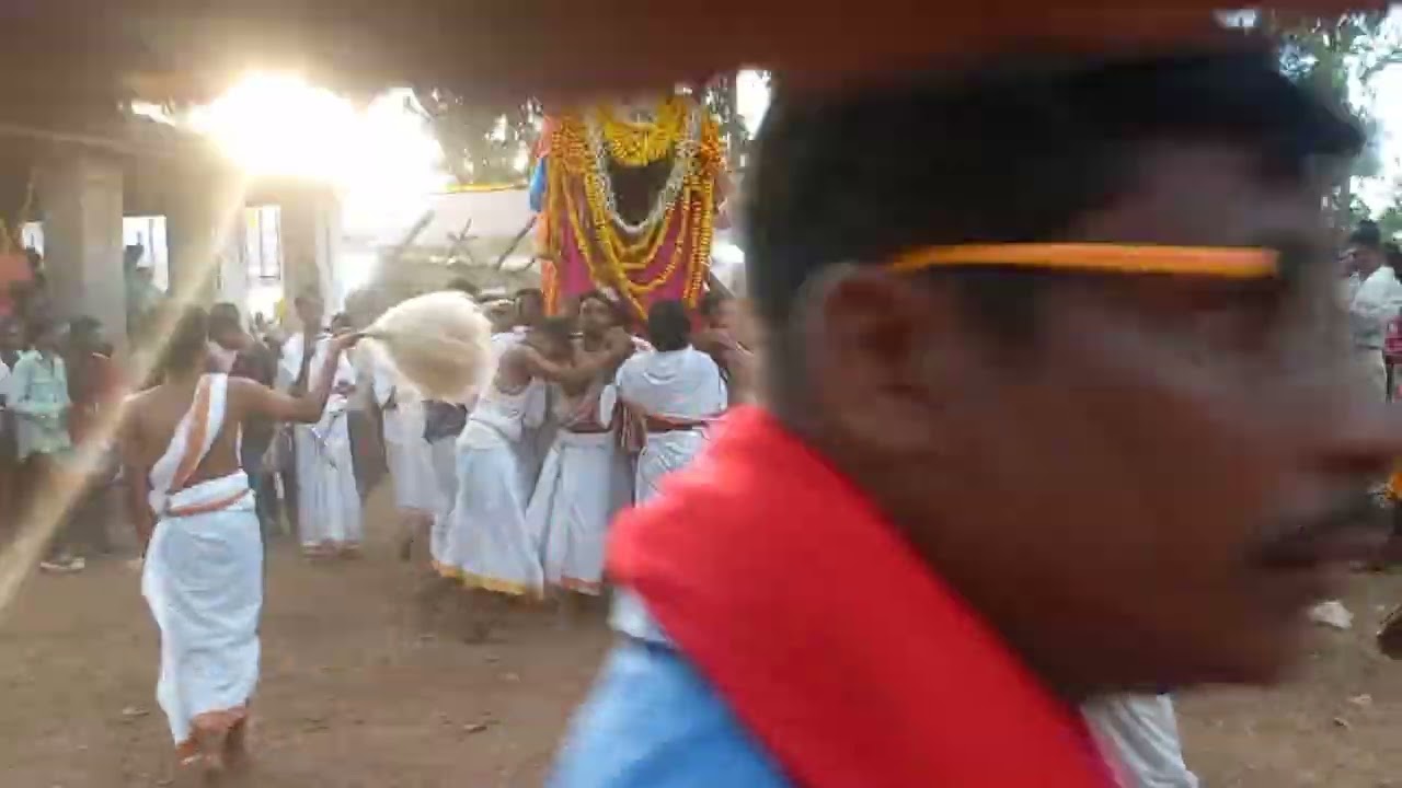 Jagdalpur basta Danteswari may bastar dasara kumdakot me raja tewar khate hu?