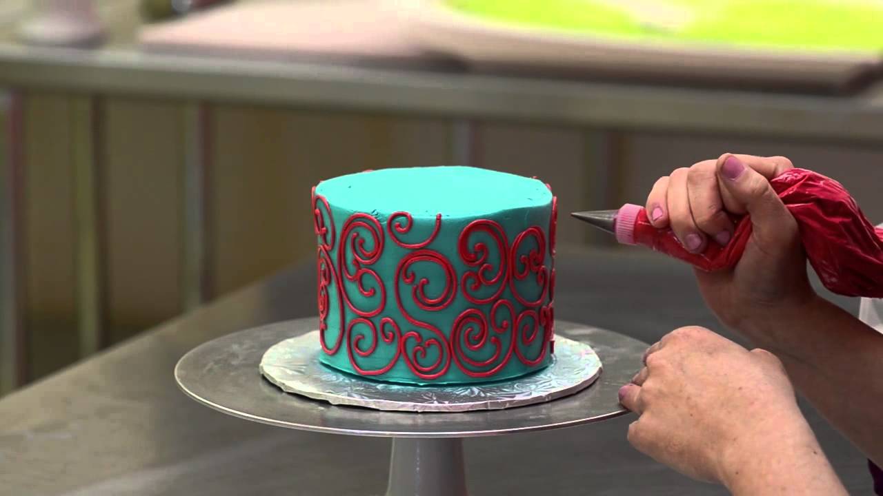 The White Flower Cake Shoppe: How to pipe scrolling with buttercream