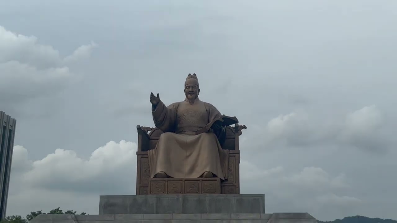 Vlog-1 Gwanghwamun Square Seoul, South Korea&ndash; King Sejong statue 🇰🇷