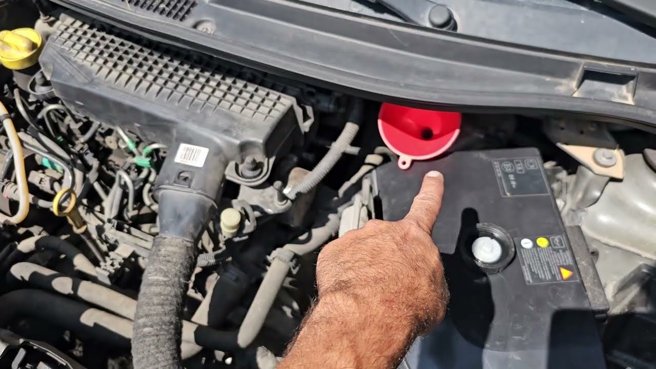 Twingo 2 1.5 dci Contrôler les liquides qui se trouvent sous le Capot 📌 Important ‼️