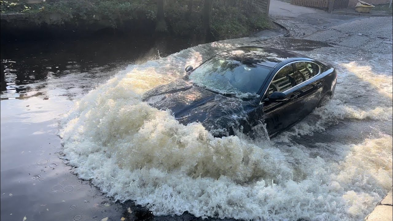 😂Fails Galore!! 😂 Essex & Bedfordshire Flooding😁 Vehicles vs Flooded Ford compilation⚡ #30