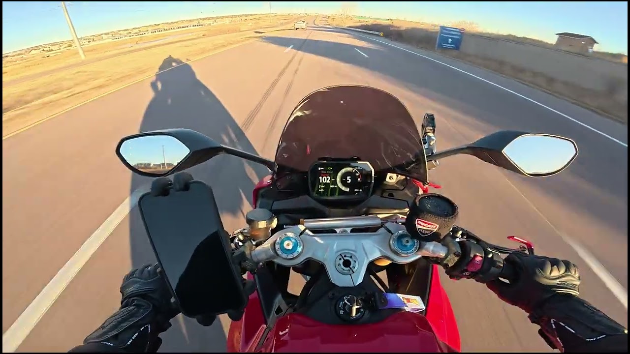 Ducati Panigale V2 S - Trying to Get Home Before the Sun Goes Down with My Tinted Visor!