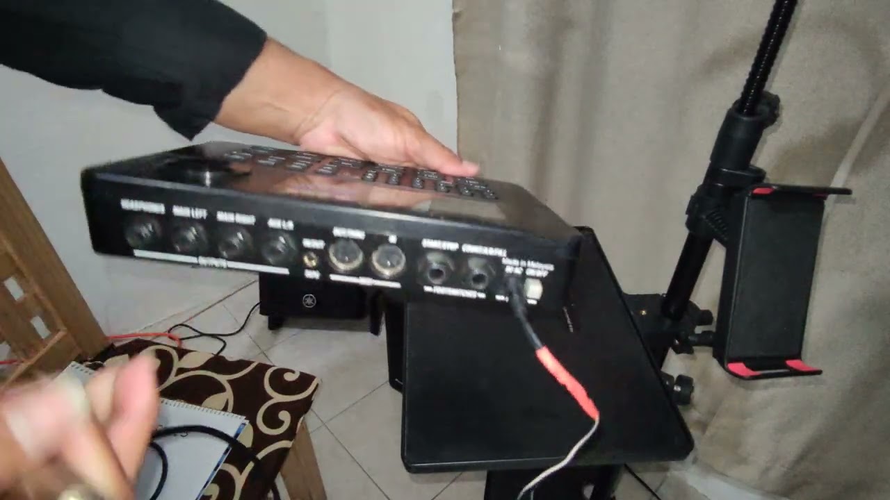 Caja de ritmos Alesis SR 16 y pedal Behringer AB 200. Parte 01.