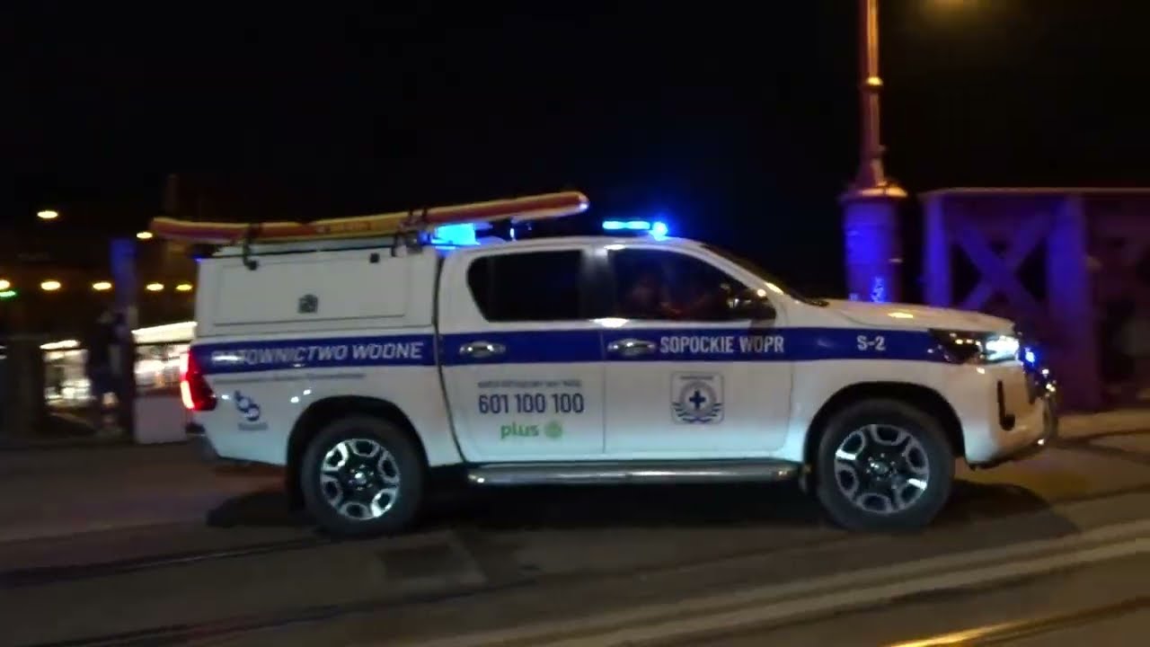Alarmowo we Wrocławiu służby z całej Polski - PSP, OSP, Policja, WSR, ŻW, WOPR.
