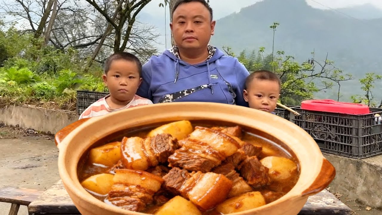 懂事儿子心疼爸爸，不仅帮爸爸做家务，还陪着爸爸去果园摘苹果！#亲子 #萌娃 #美食 #农村