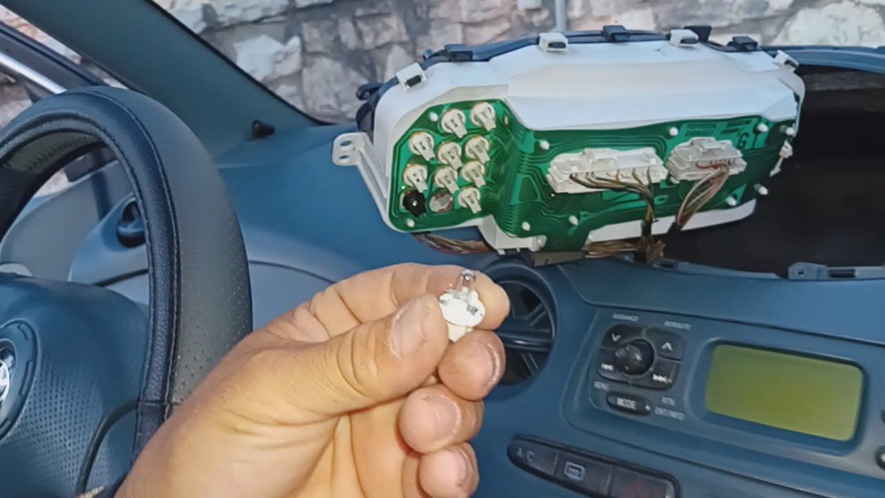 mastorakos: ΕΠΙΣΚΕΥΗ ΦΩΤΙΣΜΟΥ ΕΝΔΕΙΞΕΩΝ ΣΕ ΚΑΝΤΡΑΝ TOYOTA YARIS ΜΚ1.