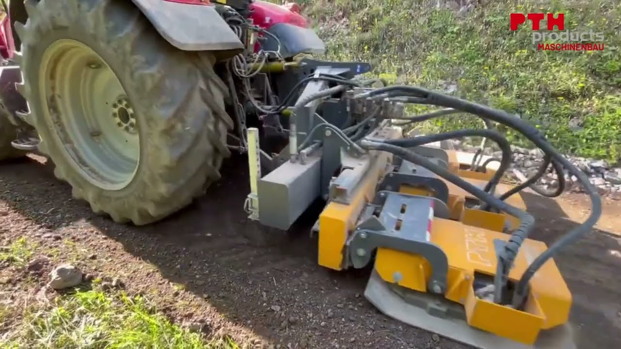 Der Plattenverdichter im Einsatz im Wegebau auf einer Forststra&szlig;e