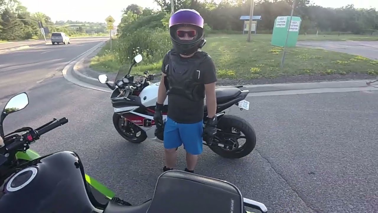 I let my buddy ride my FZ6R !