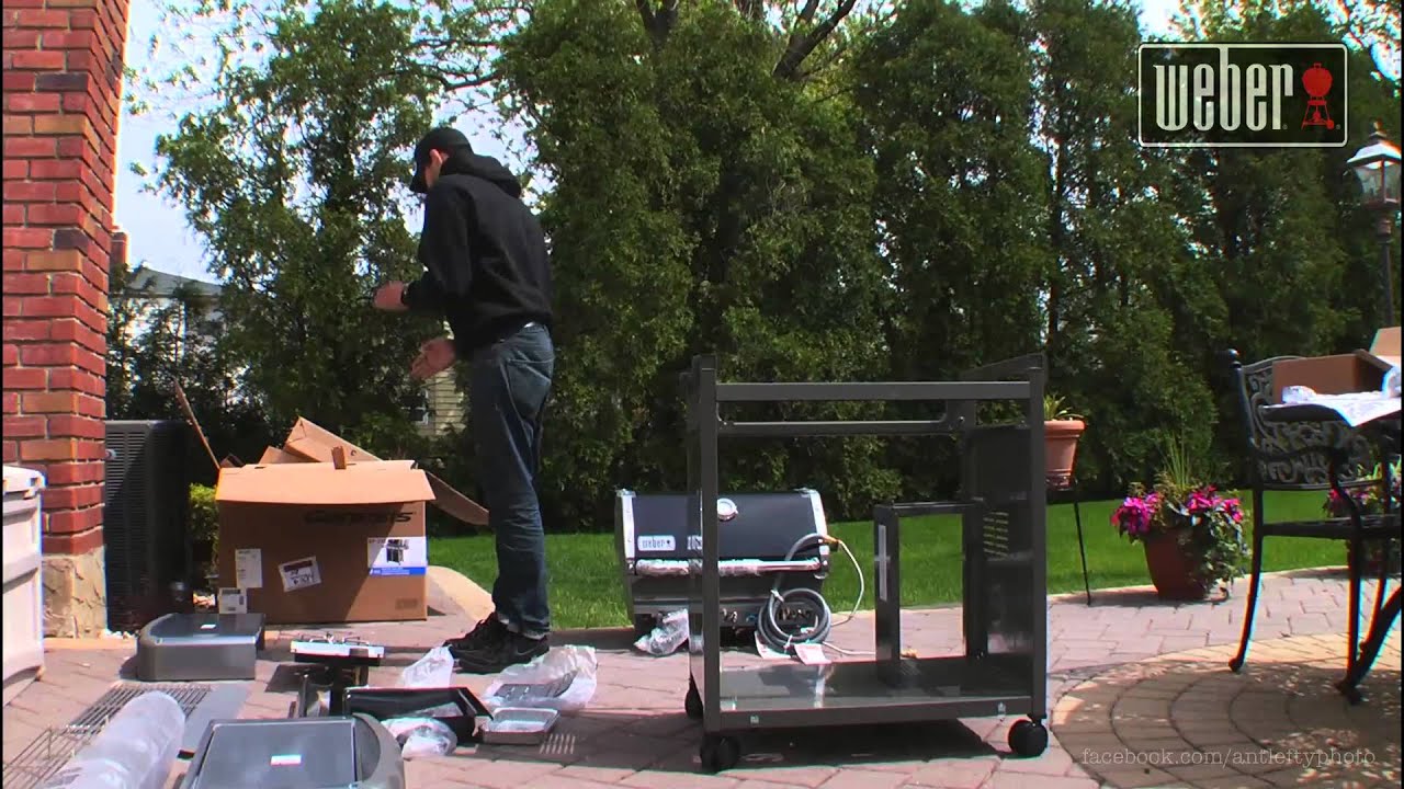 Сборка гриля Weber Genesis E-330 за 3 минуты и 41 секунду.