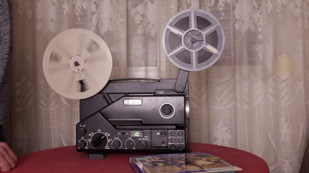 Proyección de una película Super-8 con el Sankyo Sound 502.