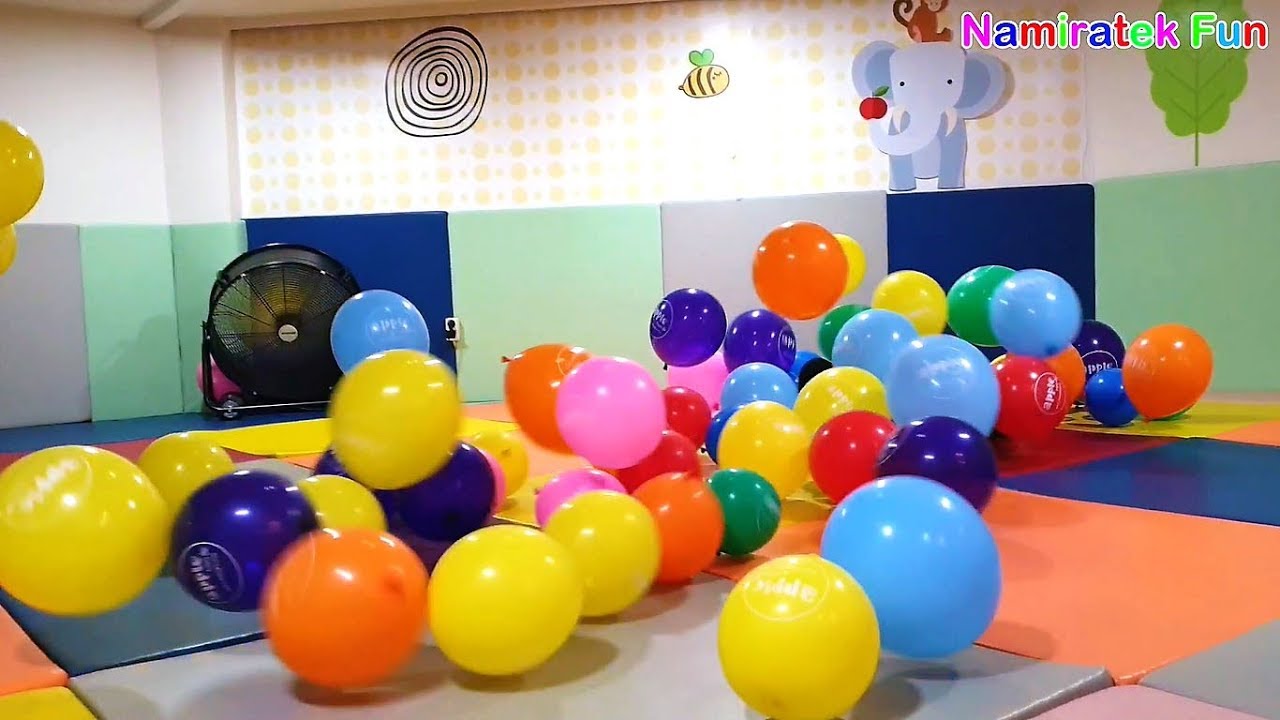 Balita Lucu bermain mainan anak Mandi Balon warna warni banyak Sekali - baloons balls pits show baby