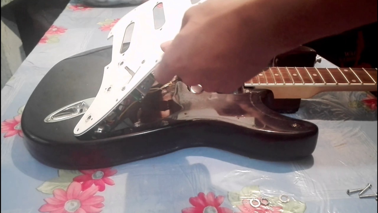 Como abrir una guitarra electrica tipo stratocaster