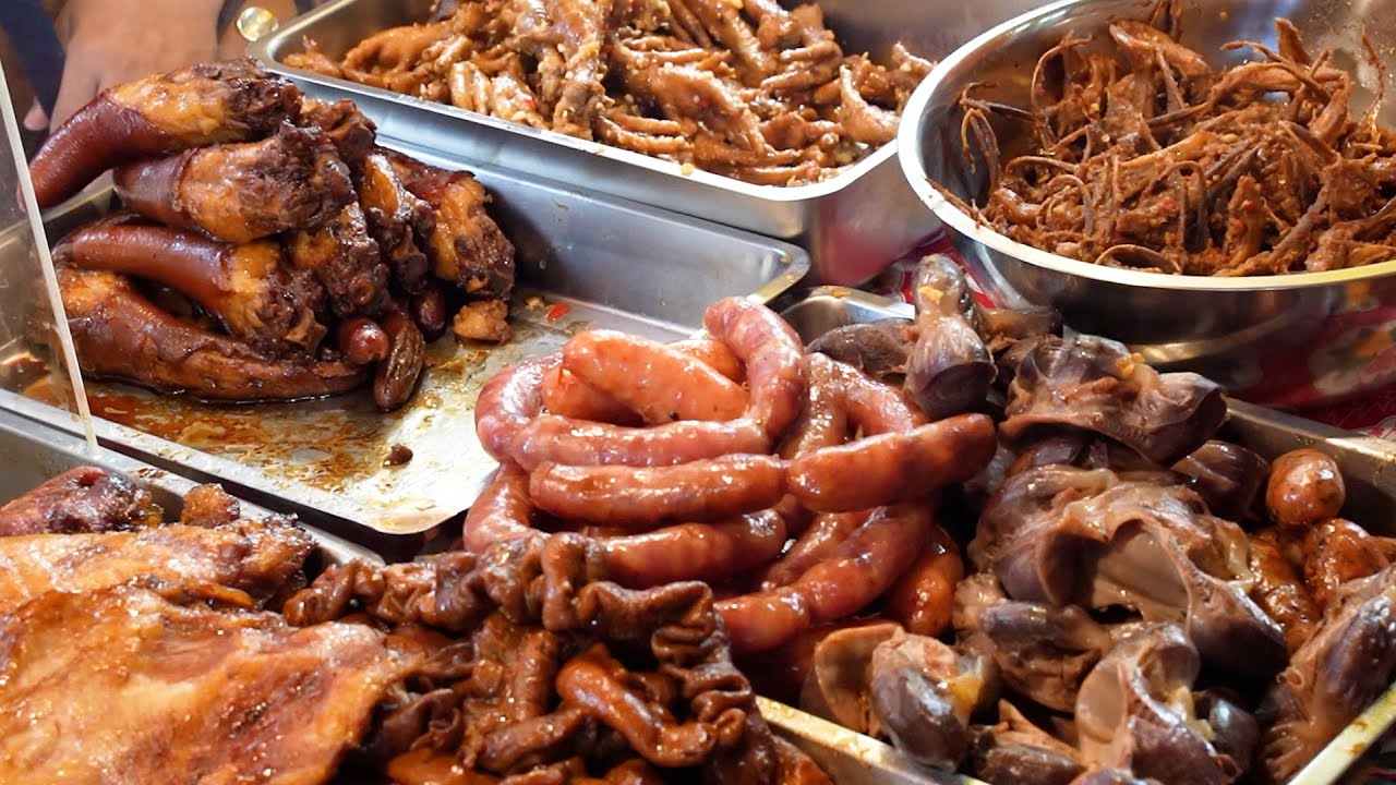 忠貞市場美食大合集-混血文化美食聚集地 內行人都吃這幾家/A traditional market with various delicacies from various countries