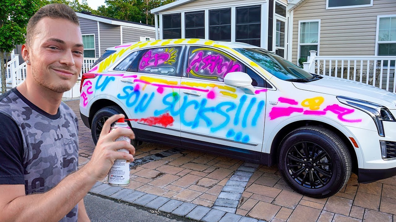 SPRAY PAINTING MY MOMS BRAND NEW CAR *PRANK*