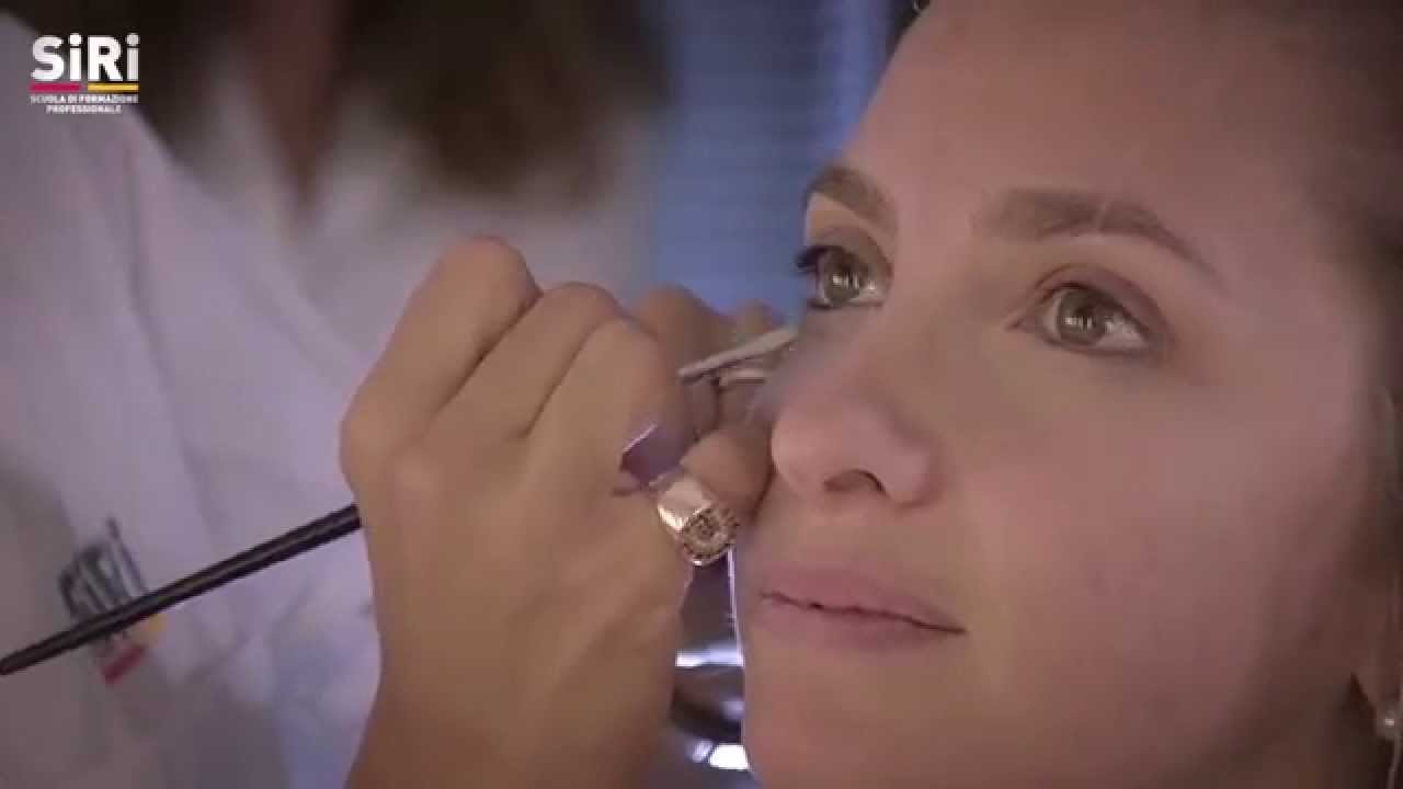 Scuola SiRi - Tutorial n.1 - make-up / Smokey Eyes - Corso Estetista