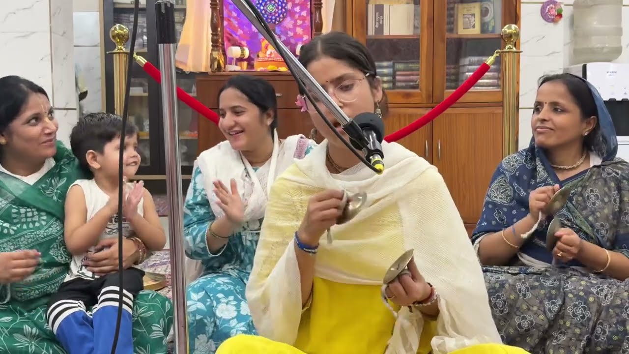 Melodious kirtan by Saniya Mataji