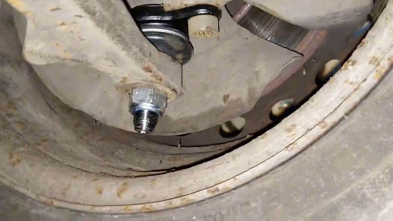 Wymiana dolnych sforzni zwrotnicy VW T4.