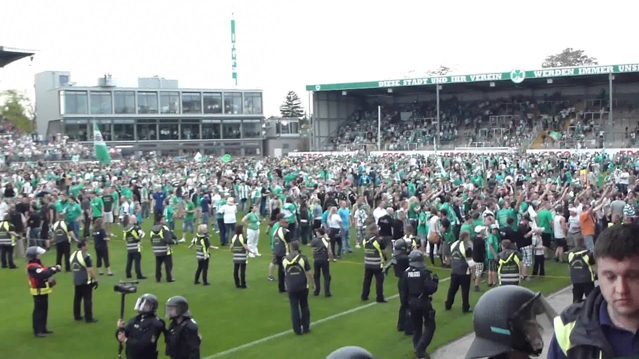 Platzsturm + Schlägerei - Greuther Fürth - Fortuna Düsseldorf - 29.04.2012