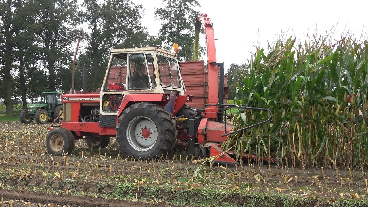 Mais hakselen met een PZ Harvall 170 en 4 rij Vicon MH 180 S Quattro aanbouw hakselaar (2021)