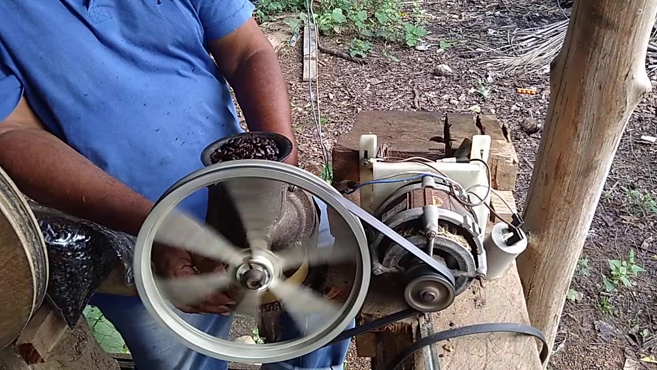 moinho antigo adaptado em motor.  (o inventor Antônio)