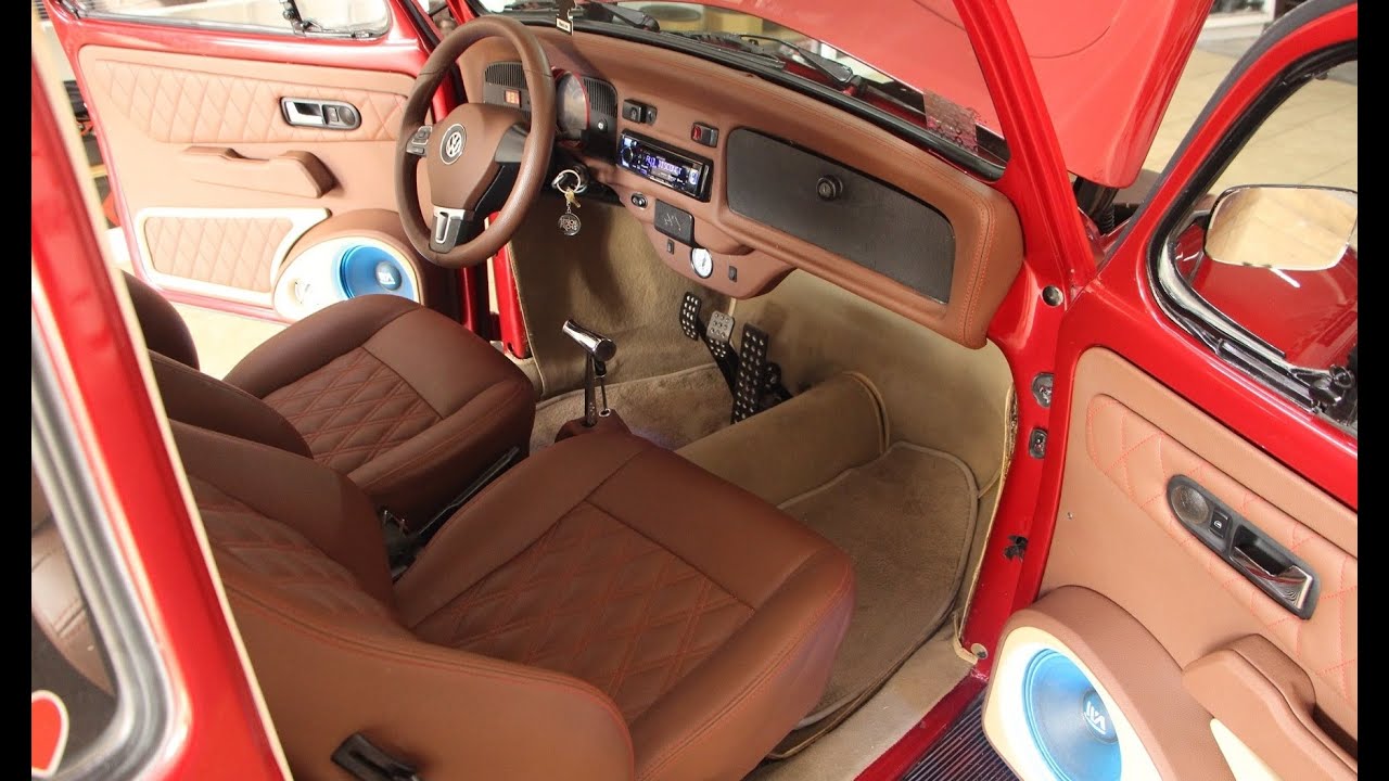 Volkswagen 1992 Custom con gran sistema de sonido.