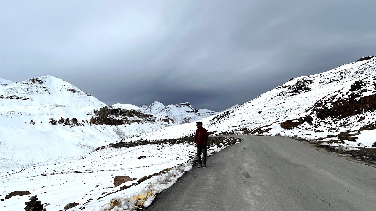 SNOW ON DANGEROUS BARALACHA PASS | Sarchu - Manali - Patna