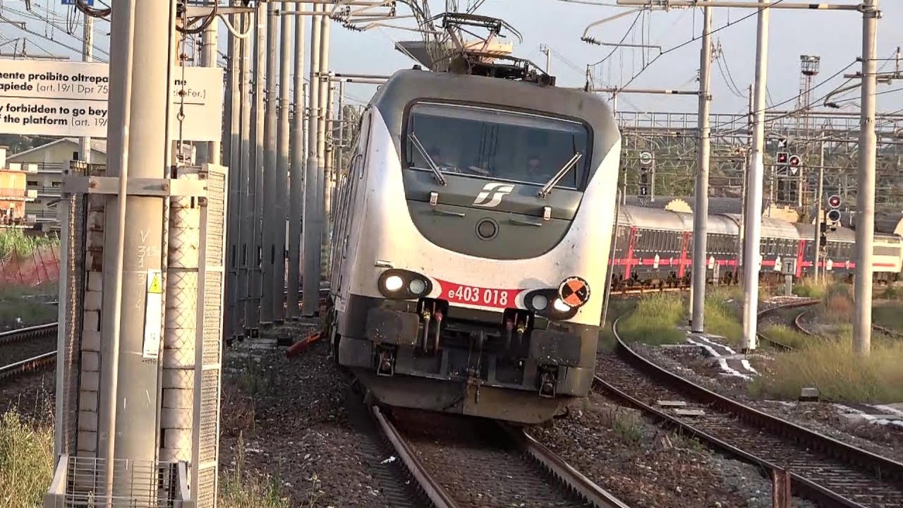 Treni in arrivo alla stazione di ROSARNO.