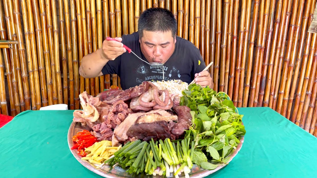 Một Mâm Lòng.H.e.o Nấu Cháo Bằng Cả Xe Cháo Lòng Lề Đường Tuấn Sumo Làm Cả Nhà Chảy Nước Miếng