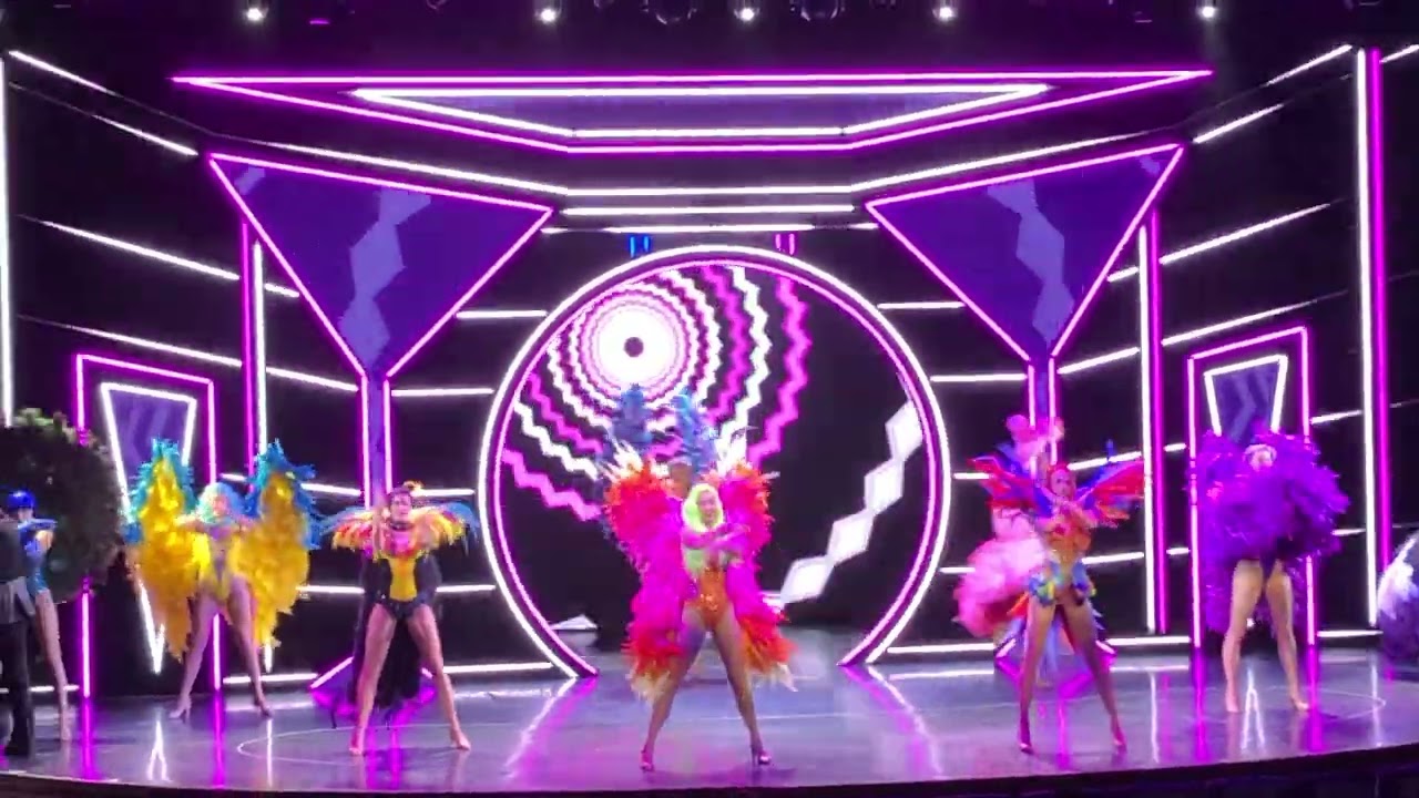 Spectrum of the Seas Royal Caribbean - Live Performance by Show Girl