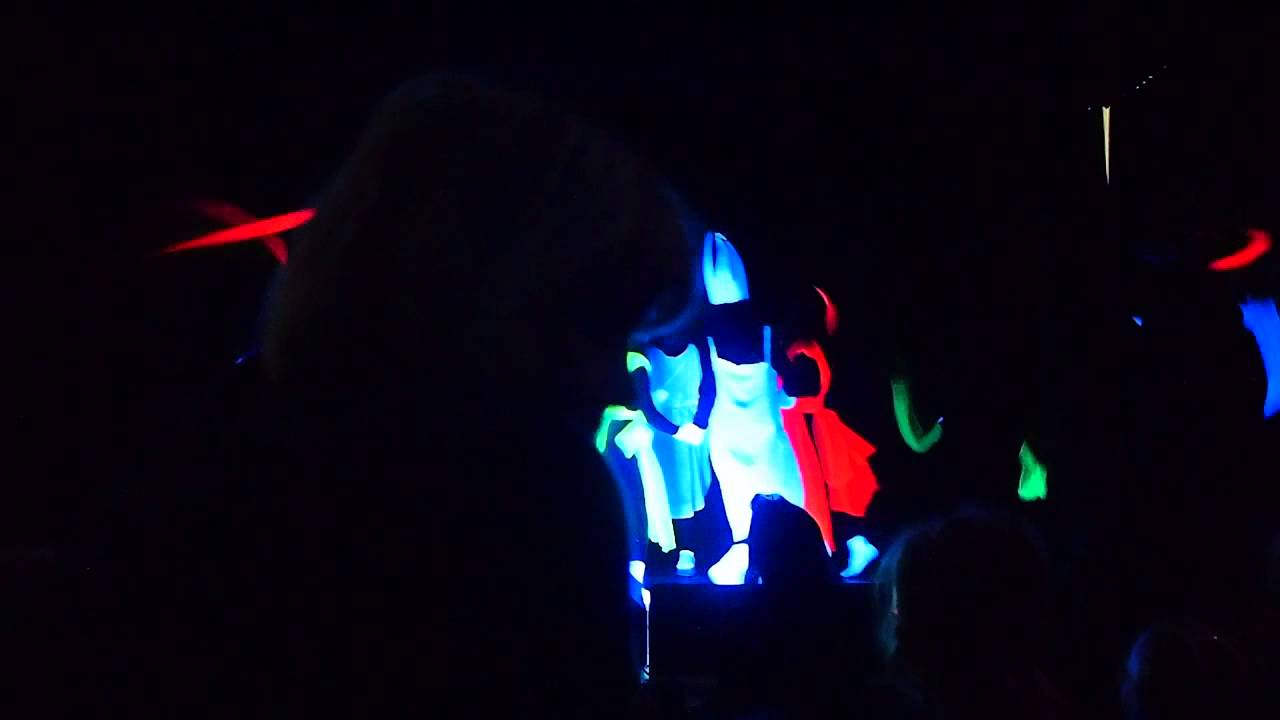 Schulfest der Marienschule - Schwarzlicht - Königin der Farben