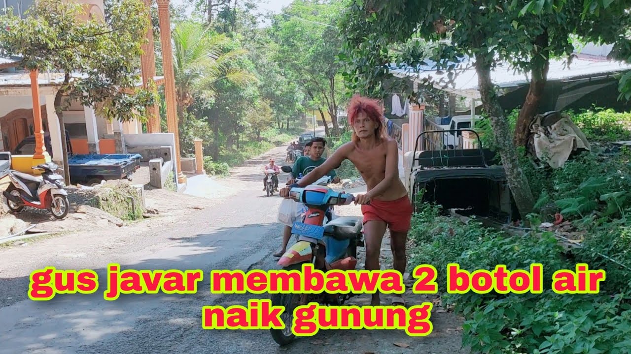 GUS JAVAR MENGAJAK PARA PEMUDA NAIK GUNUNG DENGAN MEMBAWA DUA BOTOL AIR