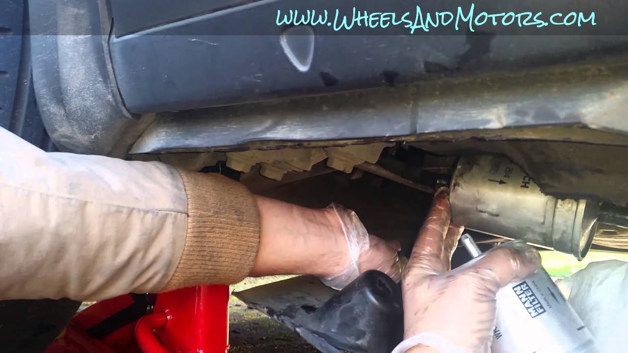 VW Passat (B5, B5.5 - 1.8T) service: how to change fuel filter.