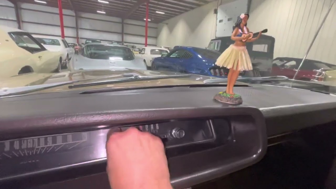 1968 Ford LTD wagon interior features