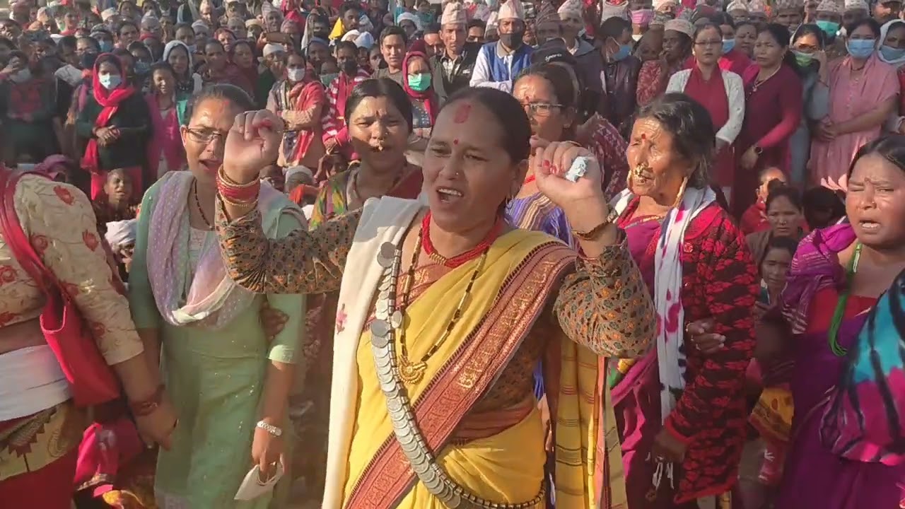 सुनसरा vs भानु घम्साघम्सी घन्टाघर सुर्खेत देउडा भिडियो।सबैले हेरेर प्रतिक्रिया दिनुहोला।