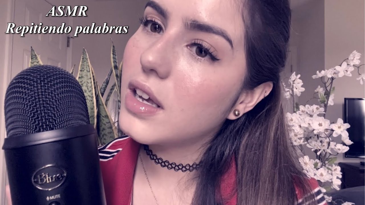 ASMR en Español - Repitiendo Palabras RELAJANTES ✨signos zodiacales✨ tocando la cámara/mouth sounds