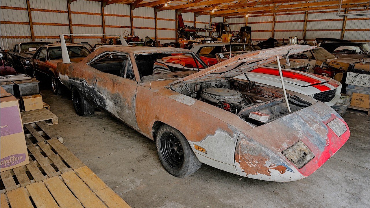 We Uncover the Forgotten Wisconsin Dells Car Museum!