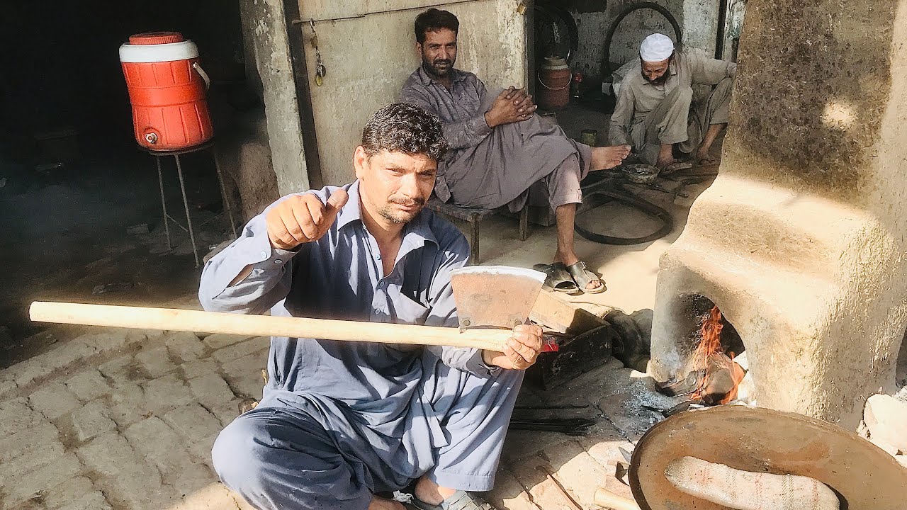 TALENTED Blacksmith Making Mini Chaff Cutter Machine Blades From rusty iron || Amazing skills