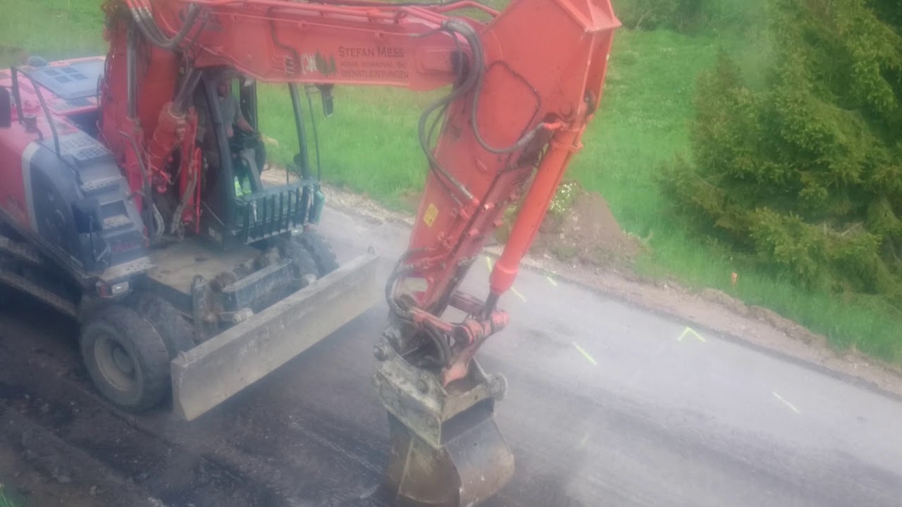 Hitachi Zaxis 190 W Excavator / Bagger / Radbagger at work 3