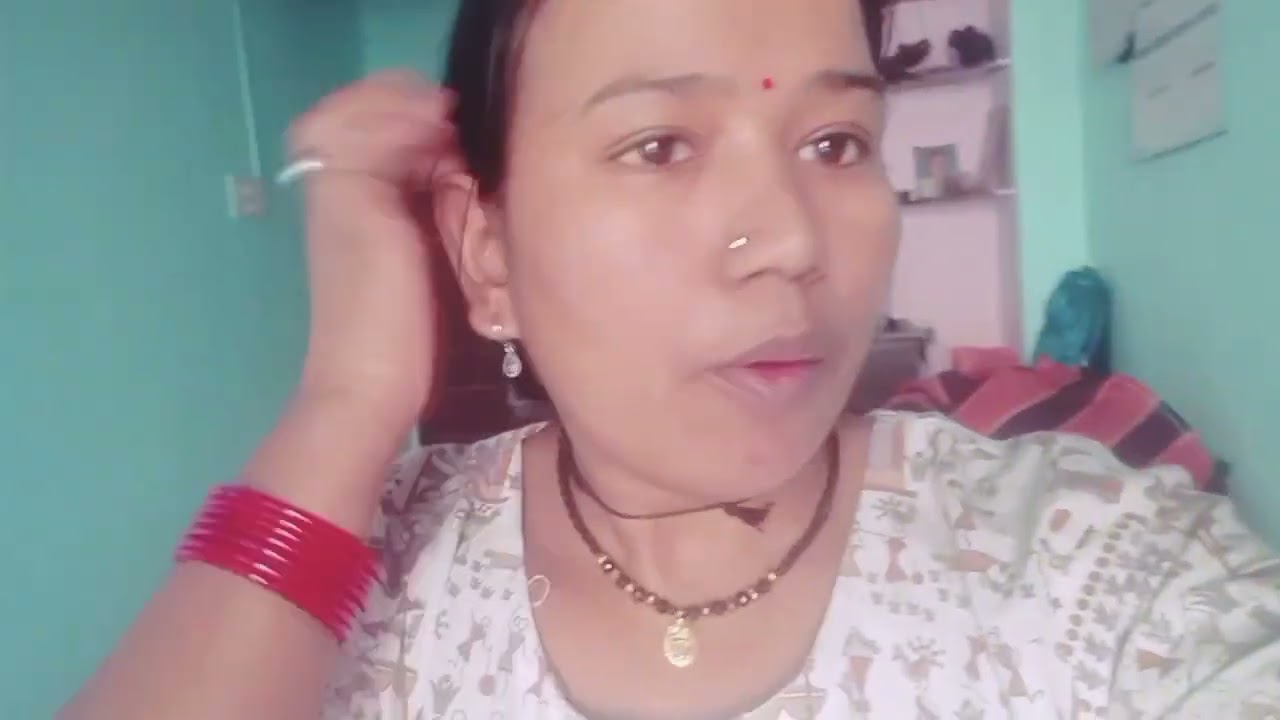 वीडियो की शुरुआत होती है घर के काम से