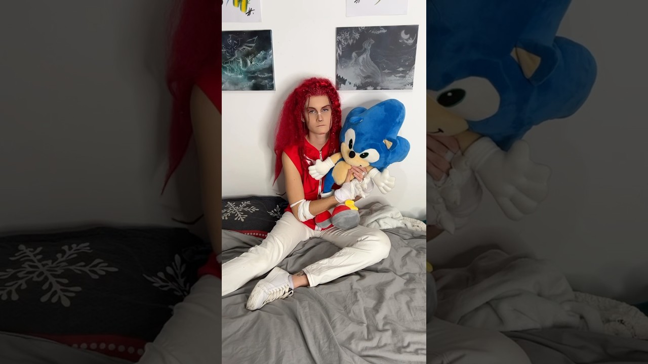 It&rsquo;s okay, it&rsquo;s just Knuckles 🤷&zwj;♀️ #sonic #cosplay