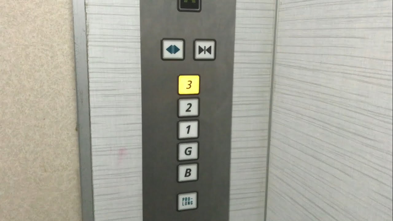 (R03) Future Park Rangsit Pathum Thani ** Hitachi Traction Elevators [Central Dept. Store]