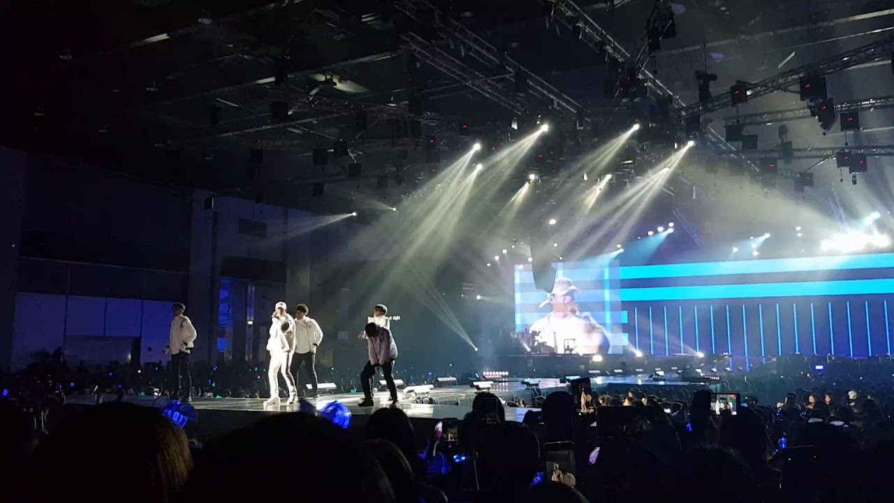 เป๊ก ผลิตโชค  เมดเล่เพลงสากล 21/04/2018 Peck Palitchock first date concert