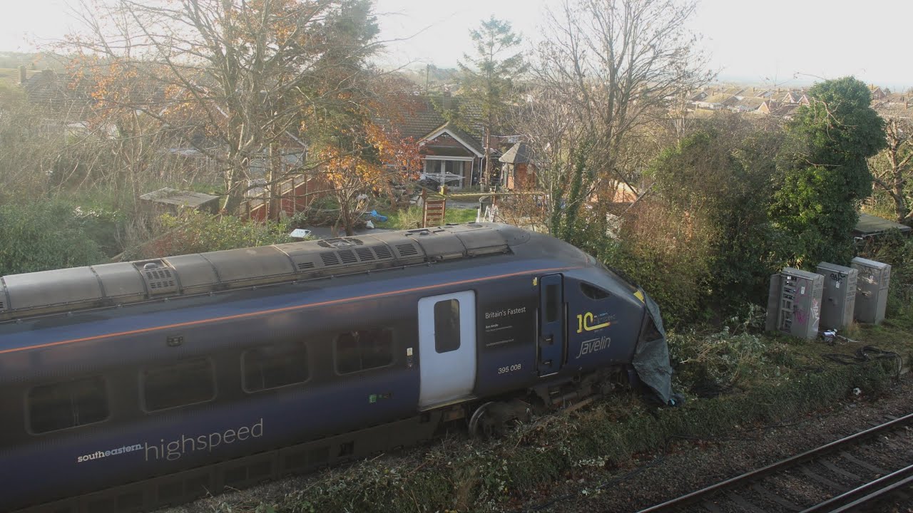 A Derailed southeastern class 395008+pullman+RHTT at my local Ramsgate 29/11/2024.