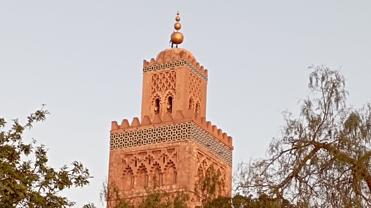 Driving tour in the new town and the Medina of Marrakech, Moroccan red city, in 4WD vehicle.