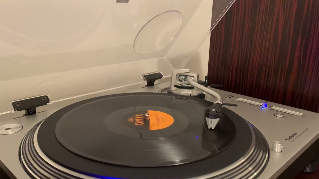 The Velours &ldquo;Hands Across The Table&rdquo; 78 RPM