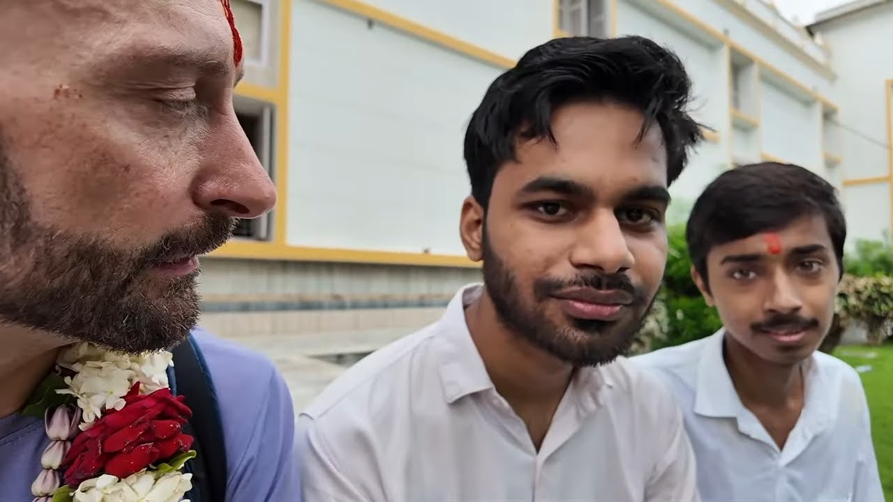 Hindu Hospitality at its Finest | Temple hopping in Varanasi
